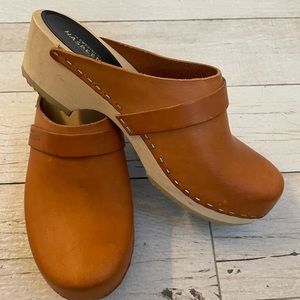 Beautiful clogs- look brand new !